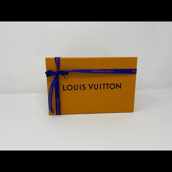 LV Mini Pochette! - Picture 6 of 7